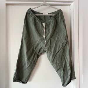 NotPerfectLinen Toledo Cropped Pants in Forest Green